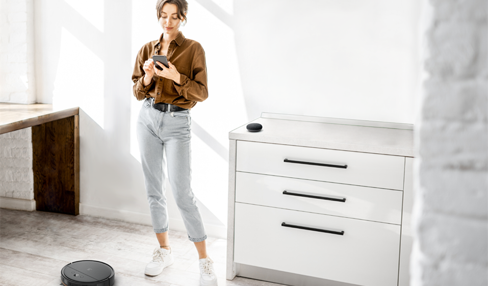 UltimateHome 300 Robotic Vacuum + Mop - EFR31221