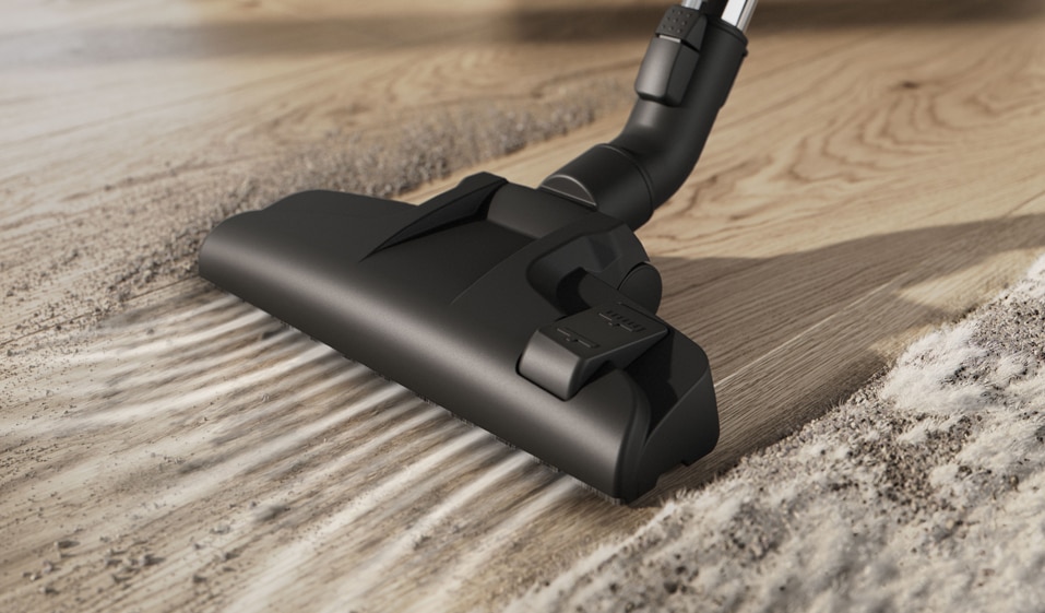 Combination nozzle for clean floors